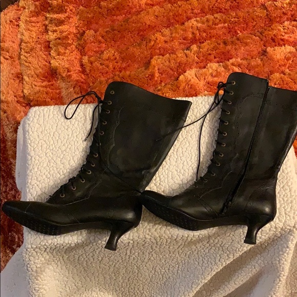 Black Boots - Picture 1 of 9